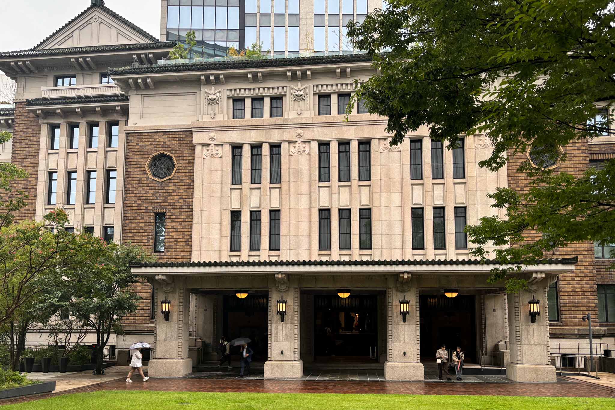 九段会館テラス正面入り口